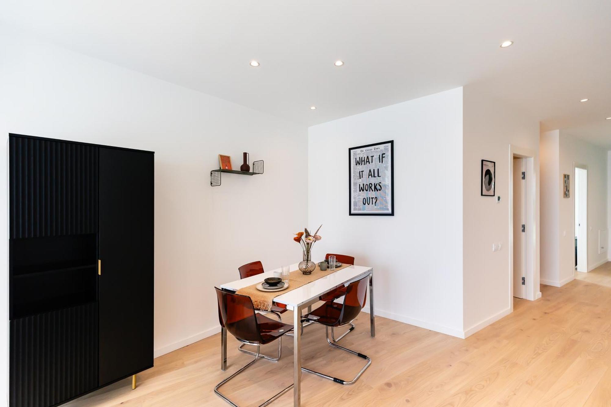 Roots One - Lakeview Escape With Balcony & Parking Bukarest Eksteriør billede