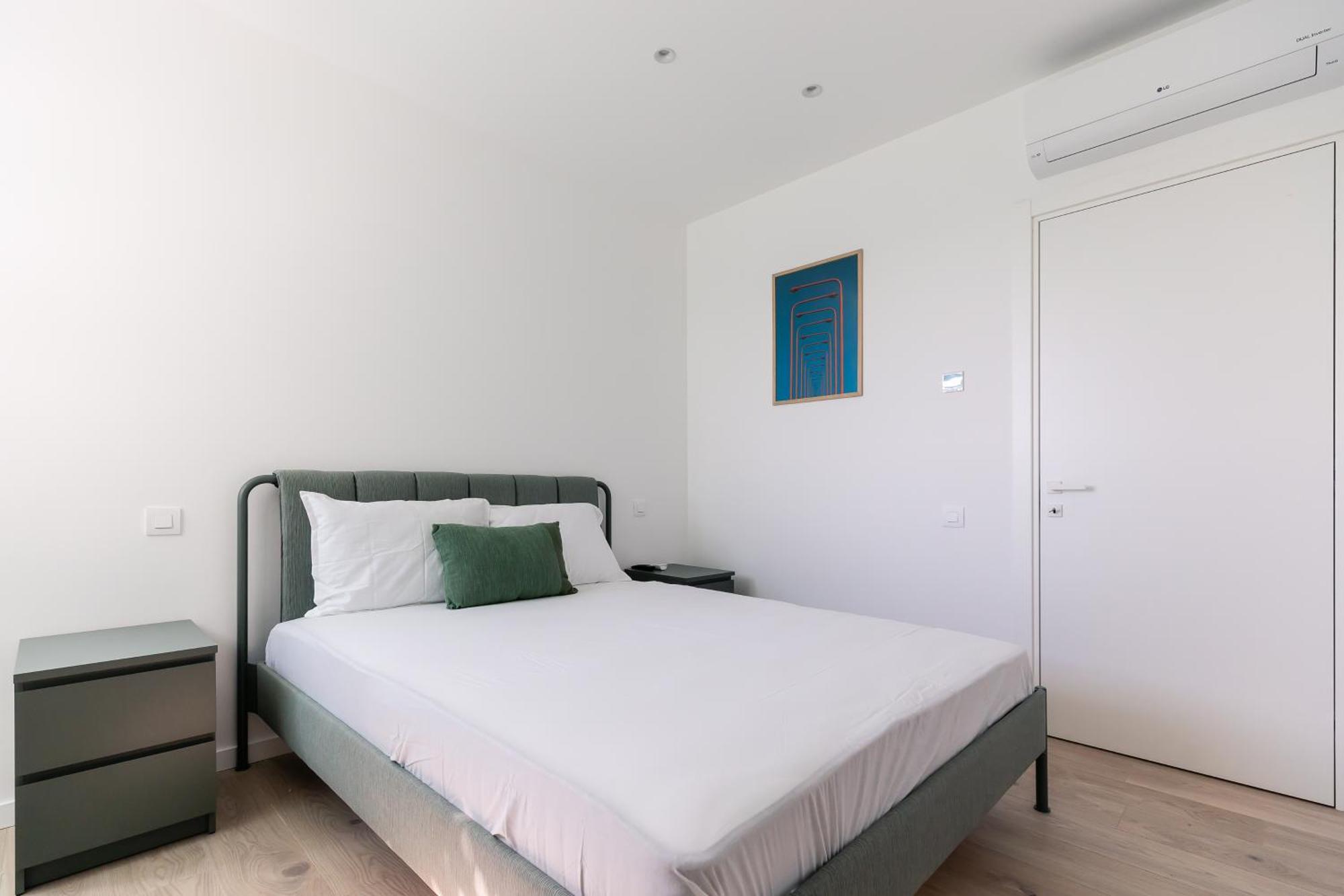 Roots One - Lakeview Escape With Balcony & Parking Bukarest Eksteriør billede