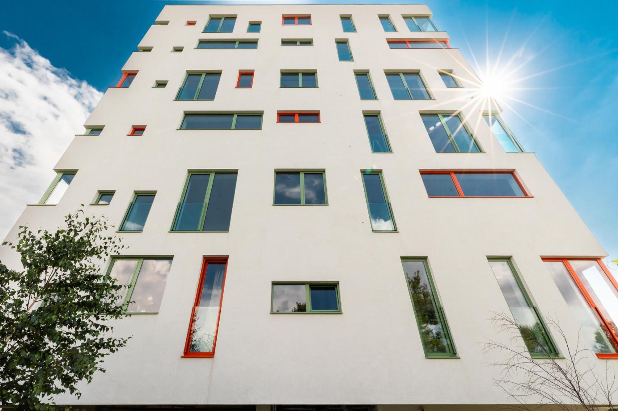 Roots One - Lakeview Escape With Balcony & Parking Bukarest Eksteriør billede